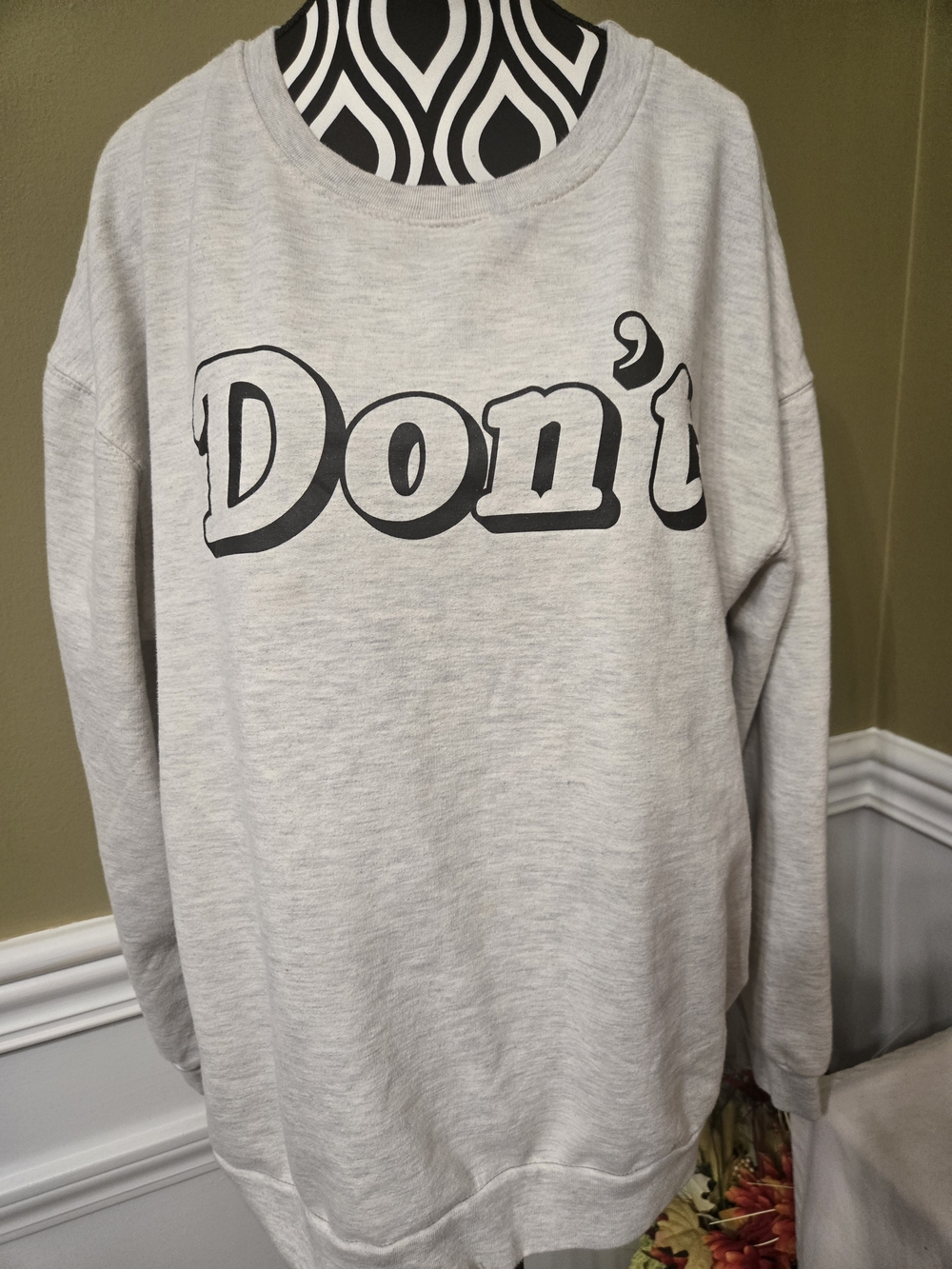 Gray Long Sleeve "Don't" Graphic Crewneck Sweater Large
